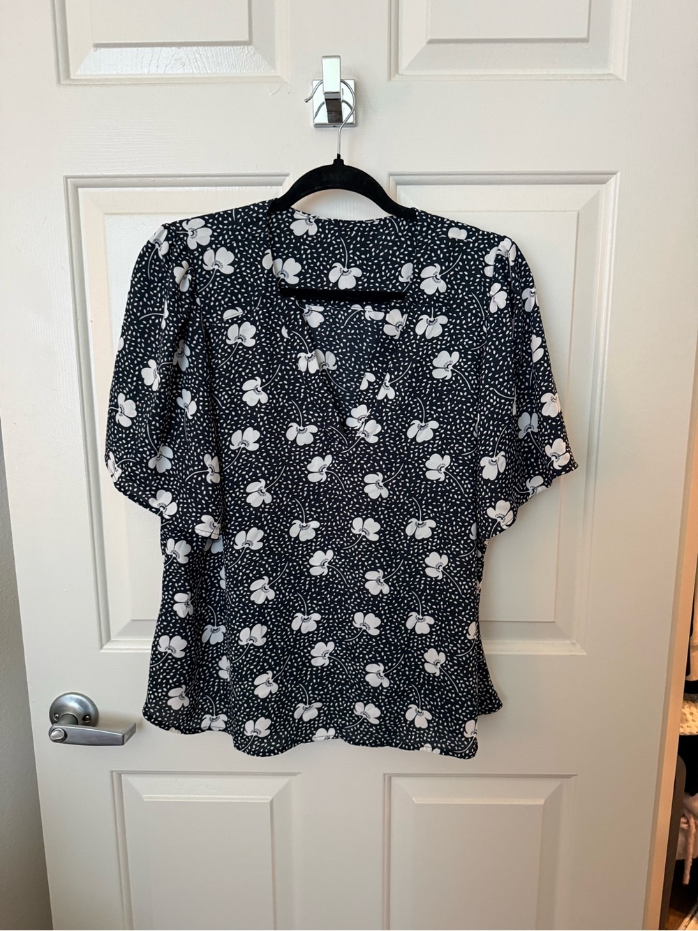 Black and White Floral V-Neck Blouse